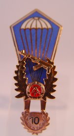 #e2032 Fallschirmsprung Abzeichen Miniatur DDR in Bronze 