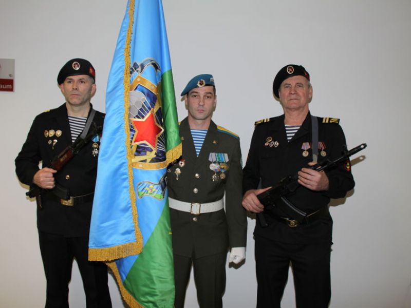 Fahnenkommando-Desant-1.jpg
